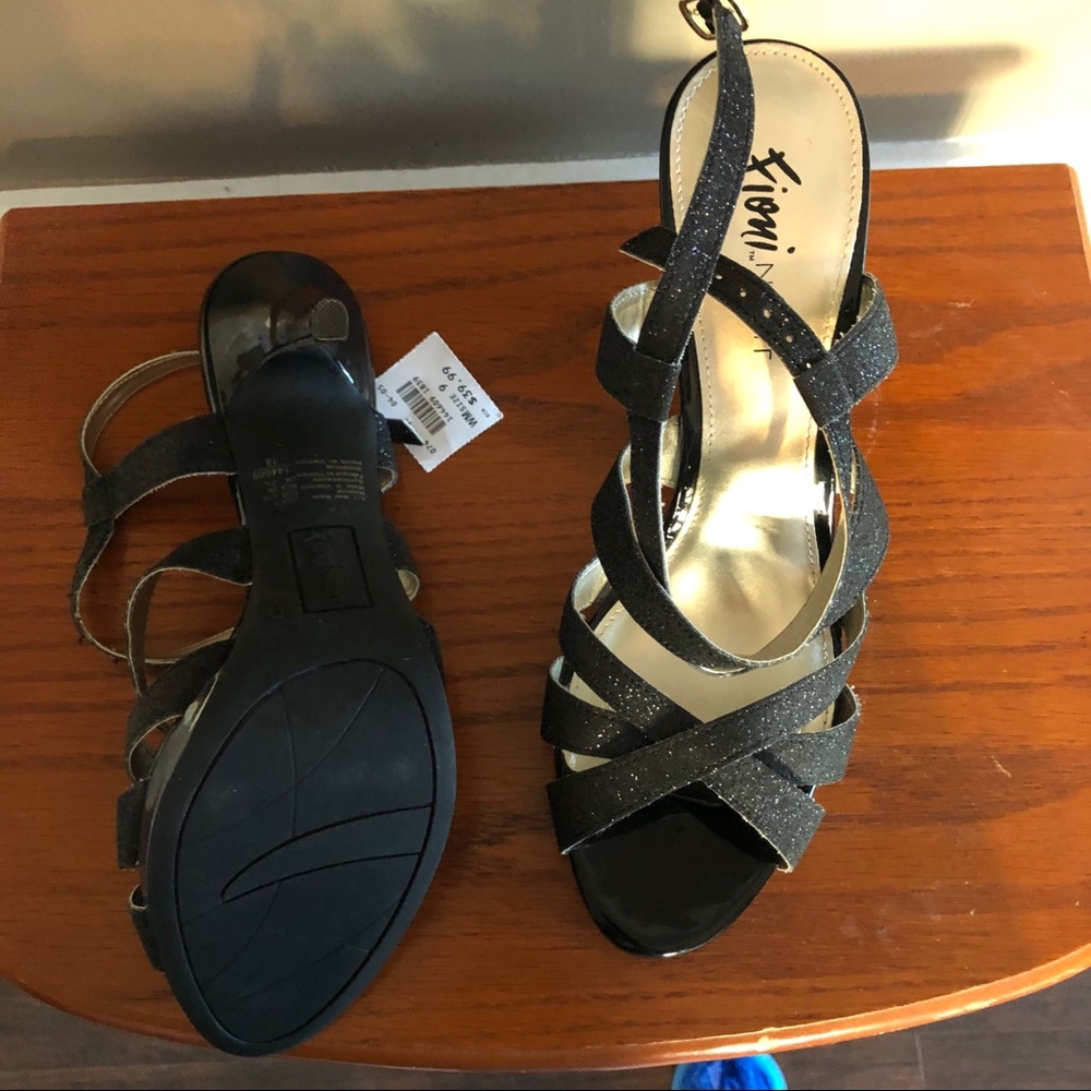 Heels - Picture 3 of 3